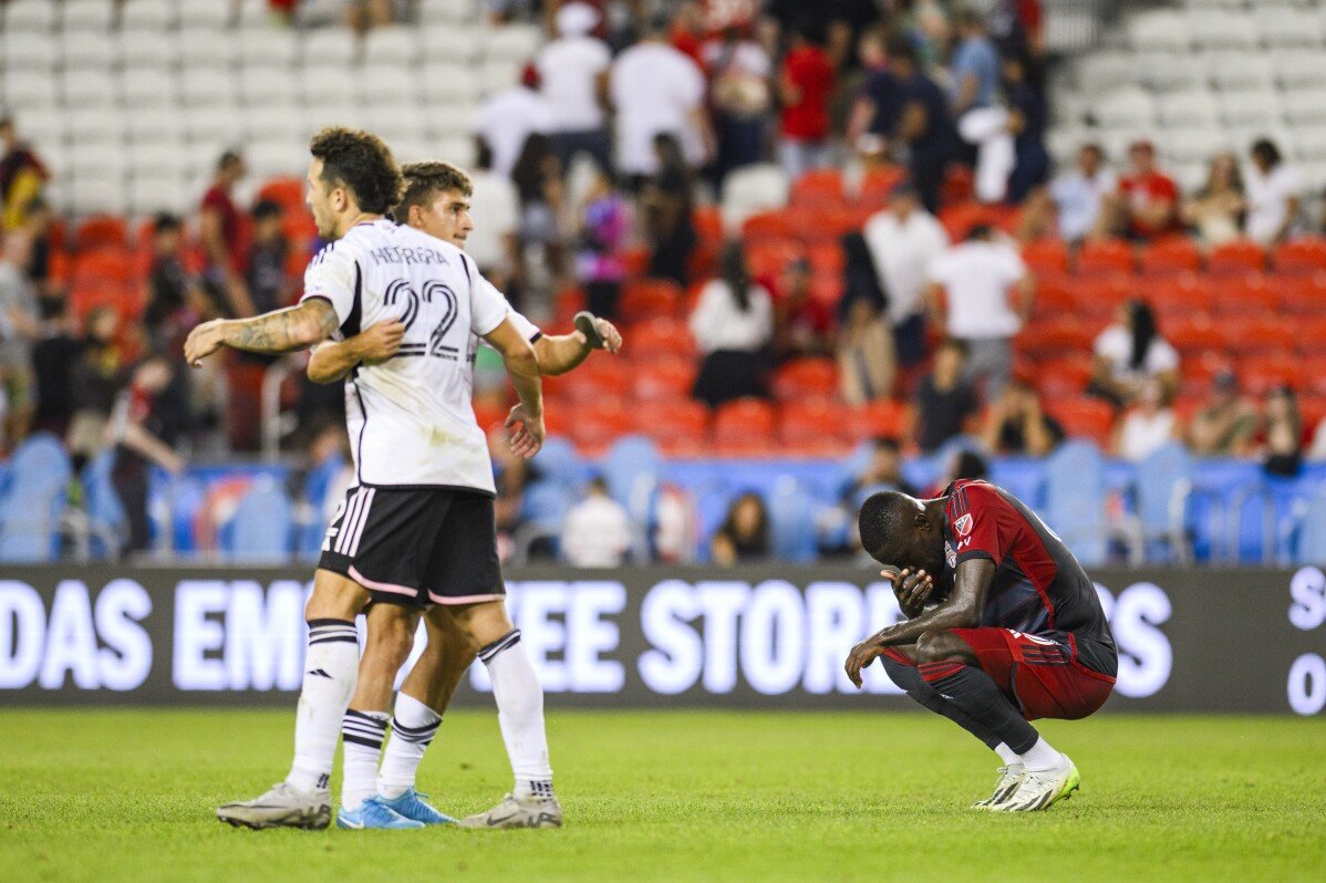 Dominique Badji mencetak gol yang memimpin di menit ke-88 dan D.C. United yang rendah mengalahkan Toronto 3-1